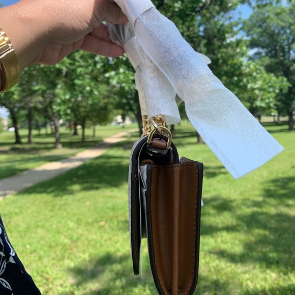 SALE ⬇️⬇️⬇️   BNWT MICHAEL KORS MEDIUM CHAIN WALLET CROSSBODY - Picture 4 of 7